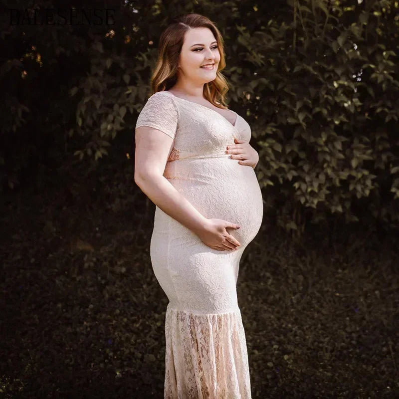 Showlu V-neck lace maternity dress with short sleeves, elegant maxi gown designed for maternity photography sessions.