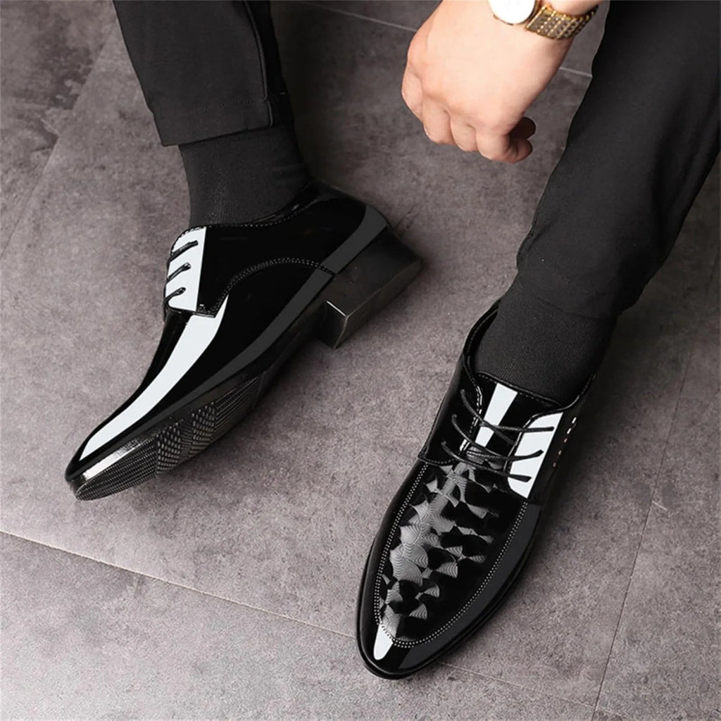 Showlu men's Oxford shoes with a formal Moire pattern, square toe design, and classic dress shoe style.
