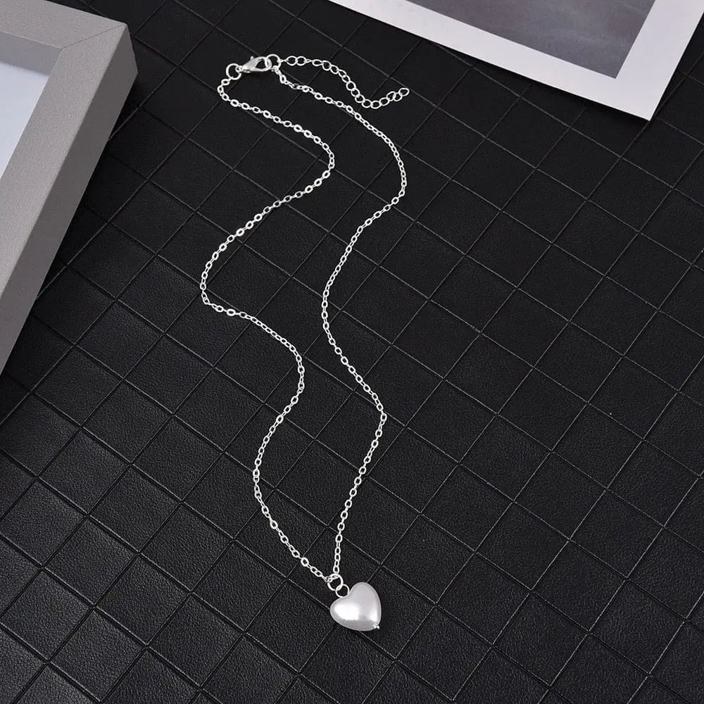 Sumeng Pearl Choker Necklace for women with double-layer chain and pendant, featuring elegant K-pop-inspired jewelry style.