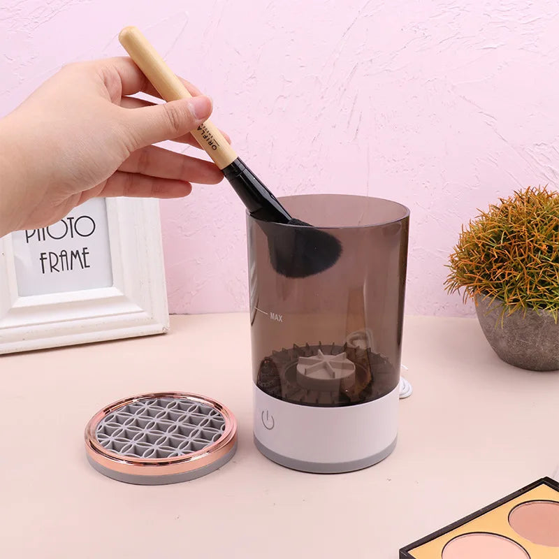 Showlu Smart Electric Makeup Brush Cleaner USB automatic device for deep cleaning of makeup brushes, shown in the image.