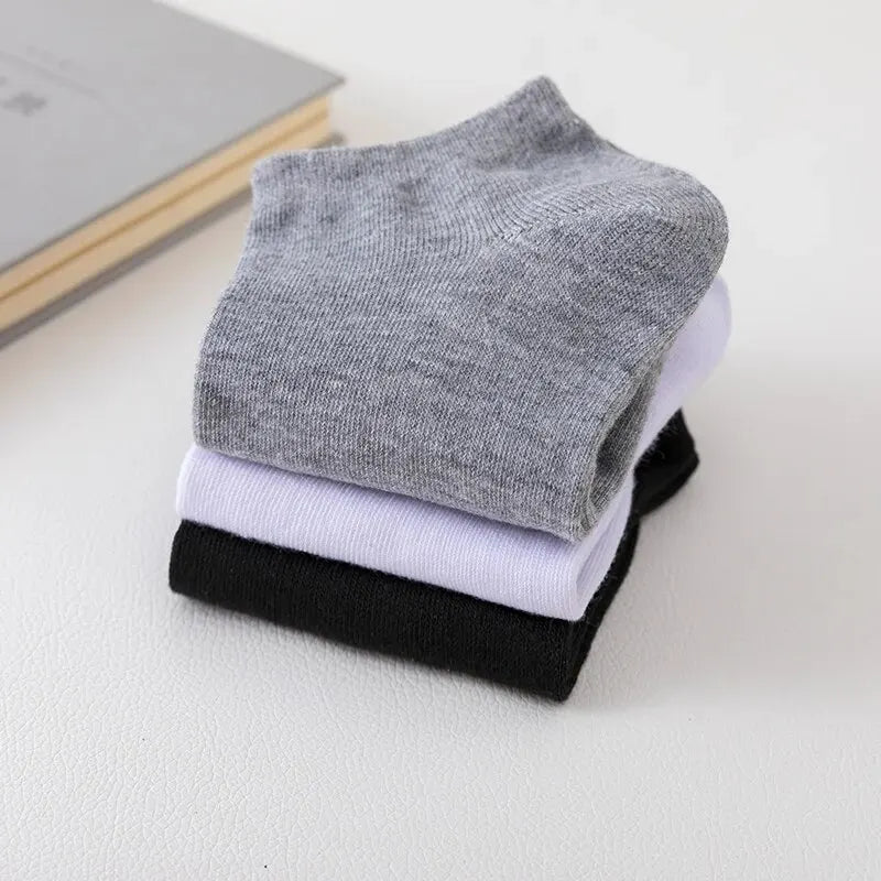 Five pairs of Showlu Fashion Store women's and men's low cut boat socks, breathable, anti-slip, no show ankle socks in solid colors.
