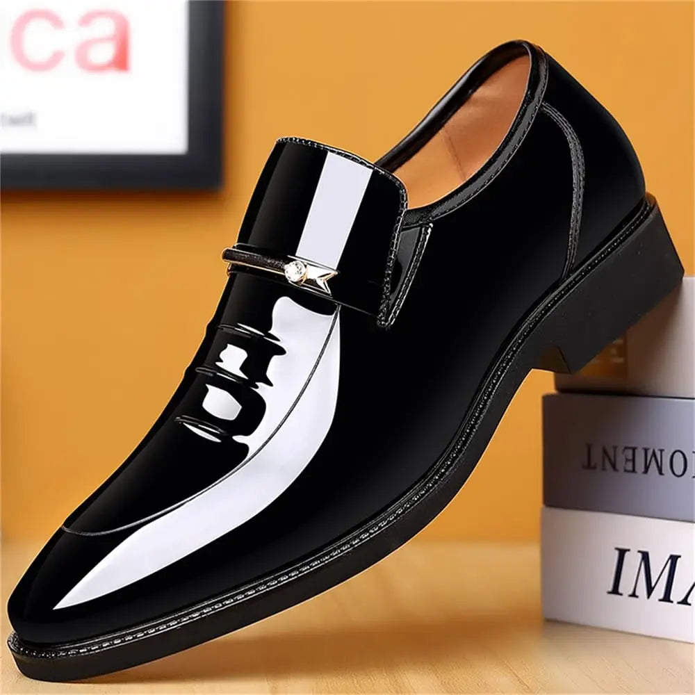 Showlu men's patent leather Oxford loafers, formal slip-on dress shoes with sleek design and polished finish.