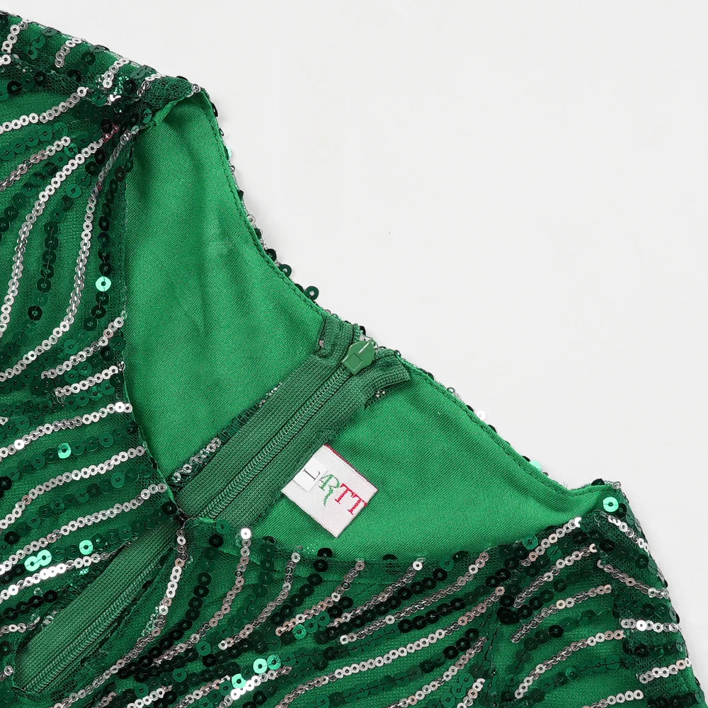 Elegant African dress for women with Ankara and sequin details, featuring a long plus-size dashiki robe for wedding or party wear.