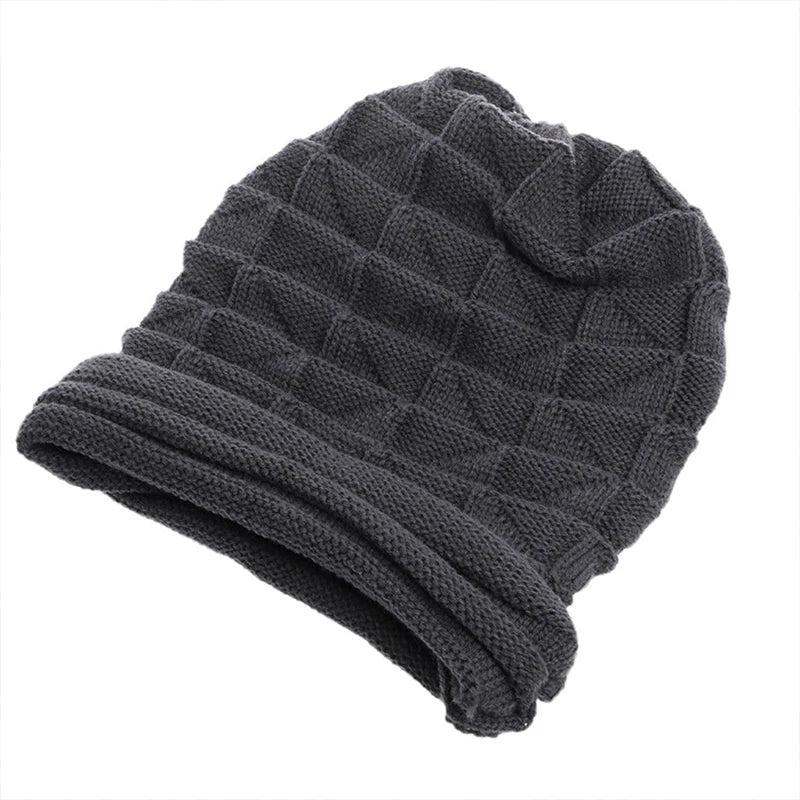 Winter women's knitted slouchy beanie hat with warm wool, suitable for outdoor snow skiing and cold weather, stylish and cozy.