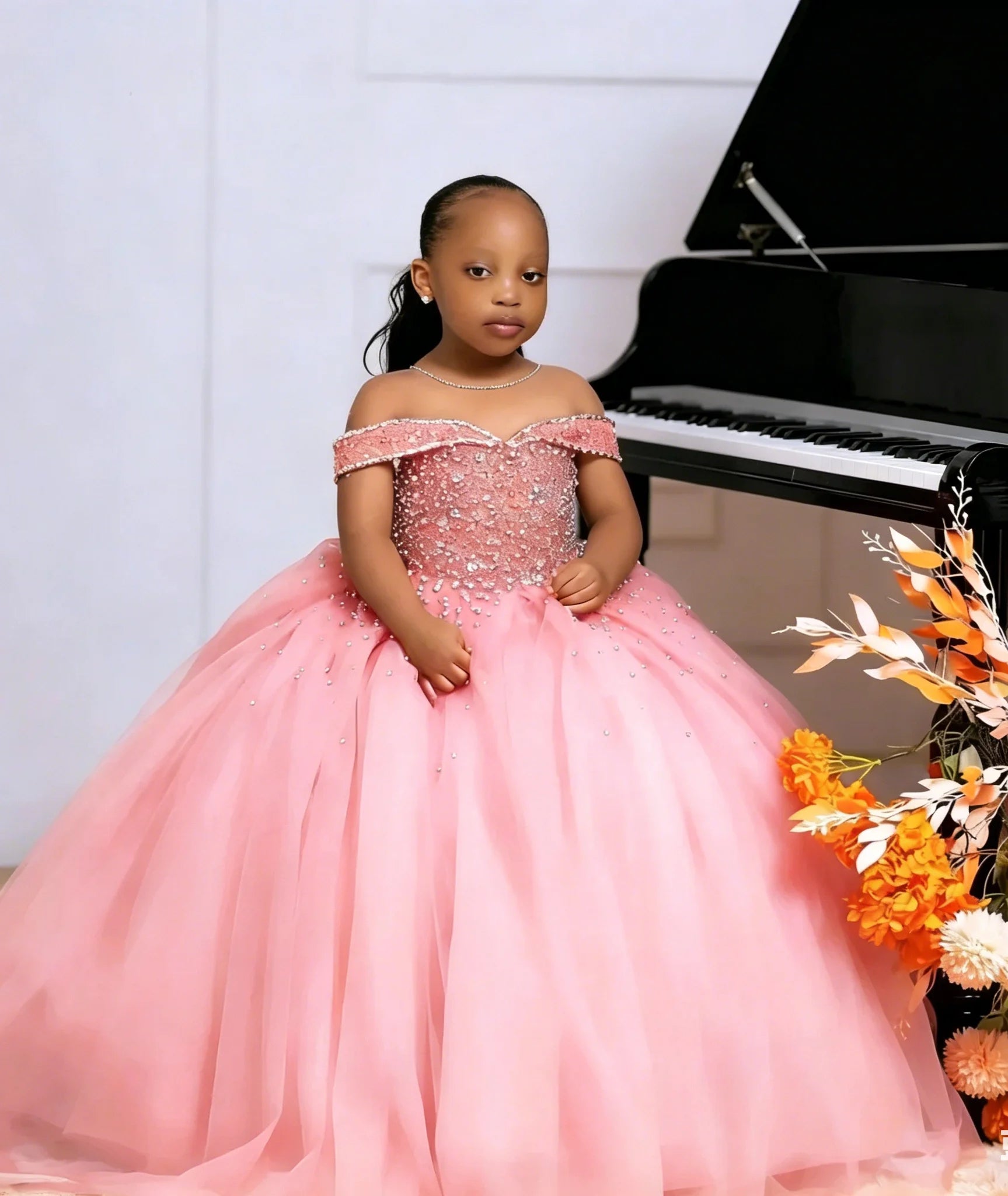Elegant off-shoulder tulle flower girl communion dress by Showlu Smart General, featuring delicate floral details and a flowing design.