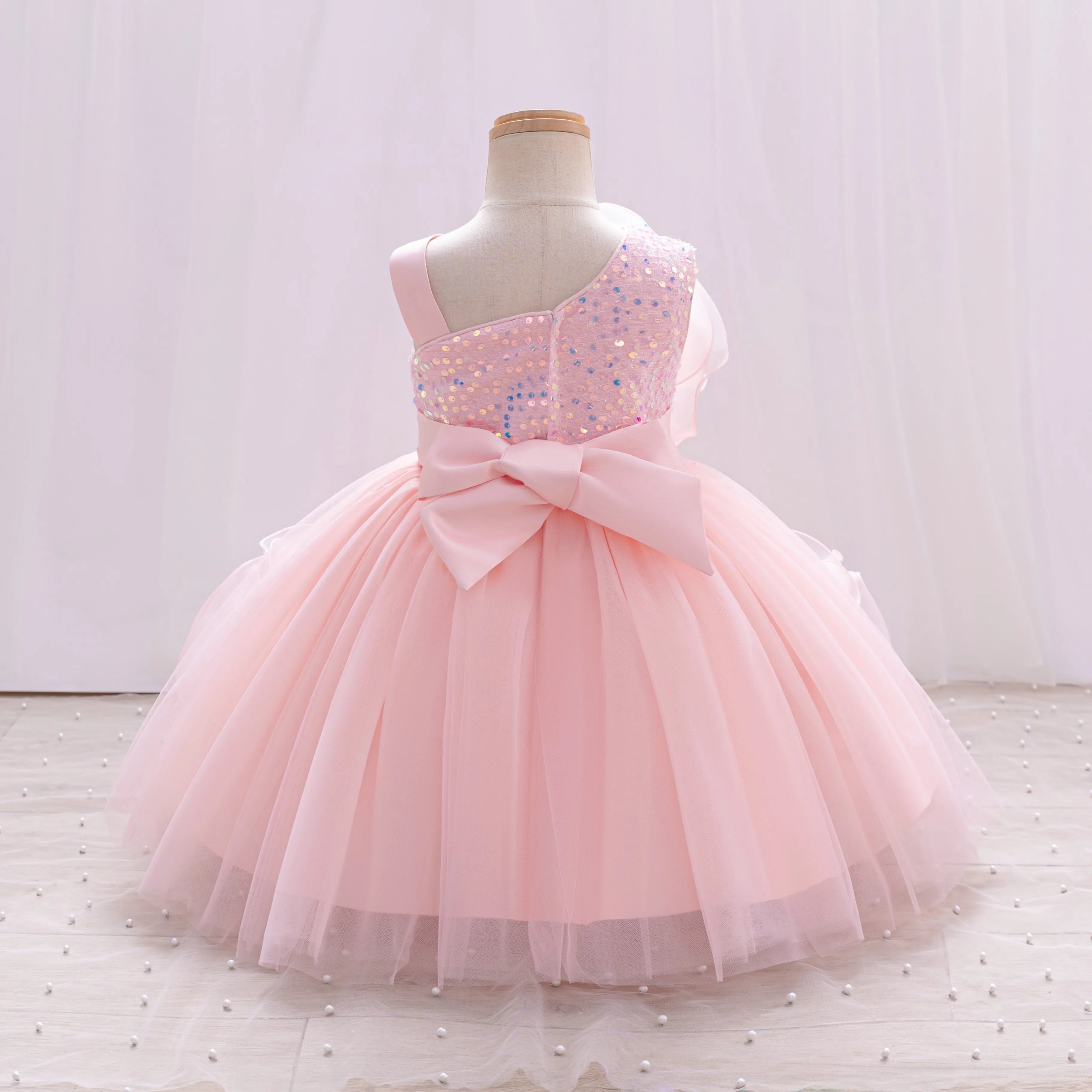 Sparkling toddler flower girl dress with single shoulder, puffy skirt, suitable for ages 0-6, by Showlu Fashion Store