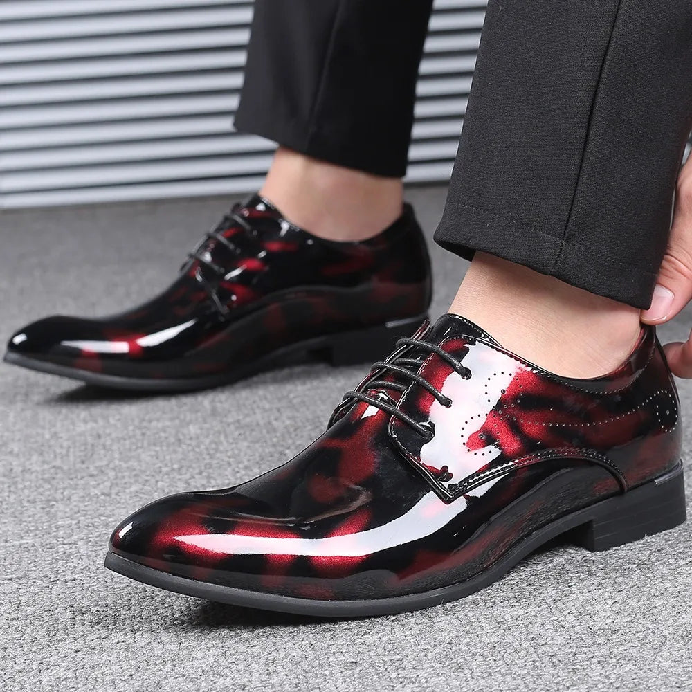 Elegant black patent leather men's pointed toe formal shoes with sleek design, perfect for weddings and upscale events.