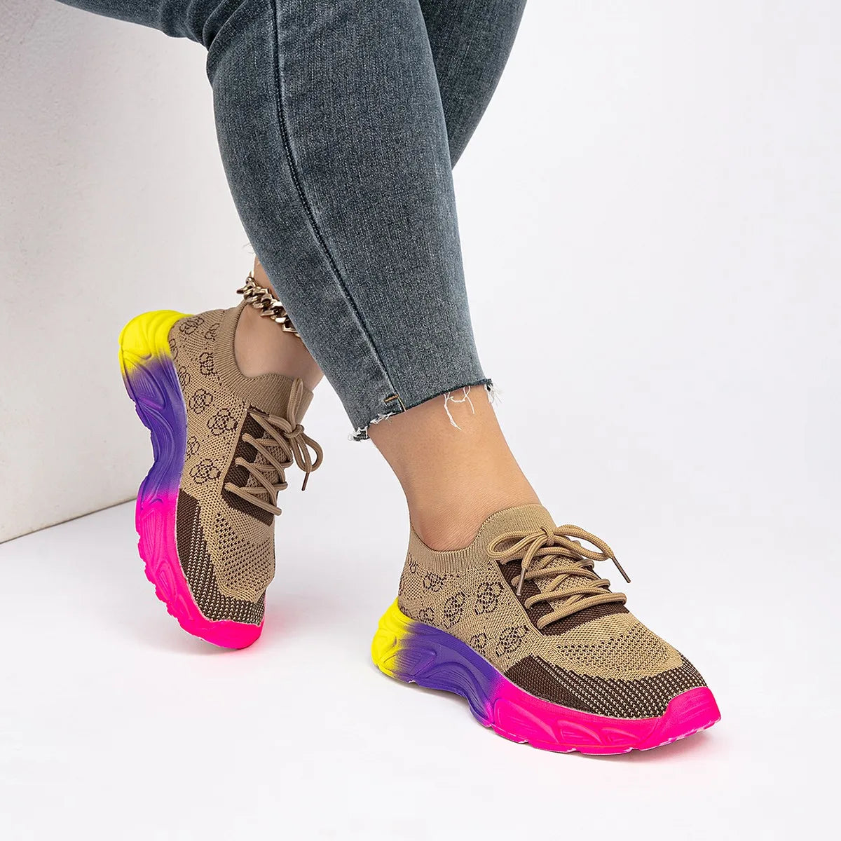 AJZS women's slip-on athletic training sneakers with breathable PU uppers, designed for comfort and performance.