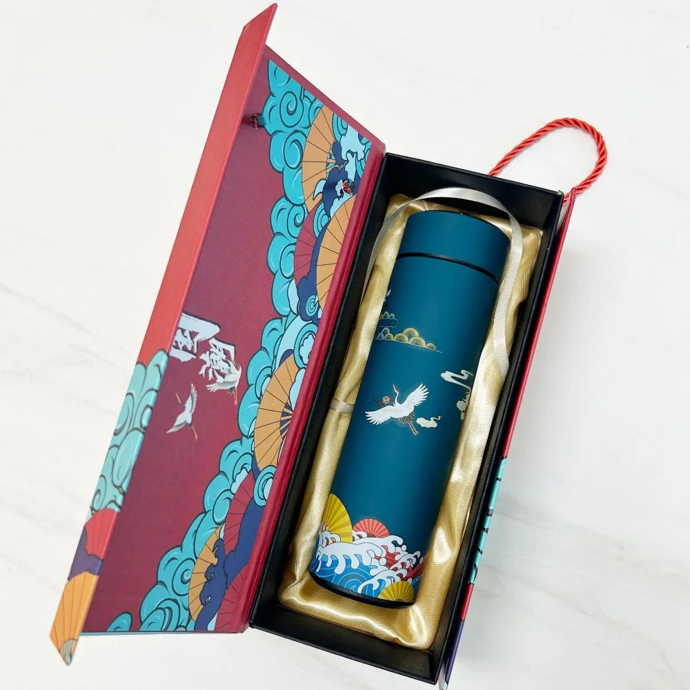 Stainless steel vacuum thermos bottle by Showlu Smart General with a sleek, insulated design for hot or cold beverages.