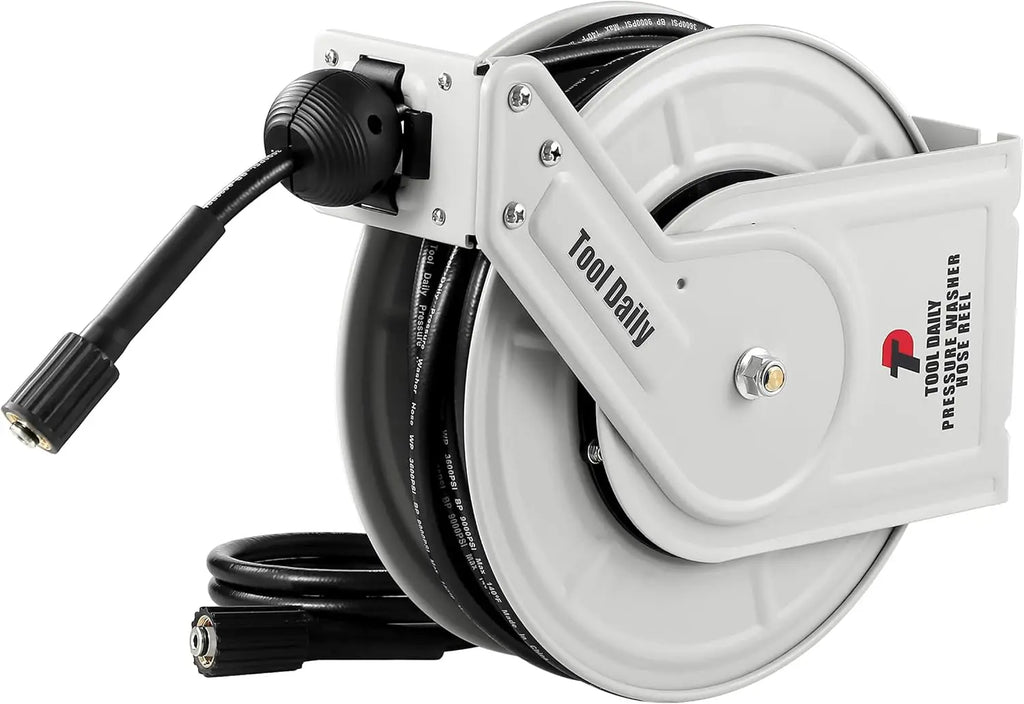Showlu Smart General pressure washer hose reel with hose and mounting bracket, designed for easy garden and outdoor cleaning.