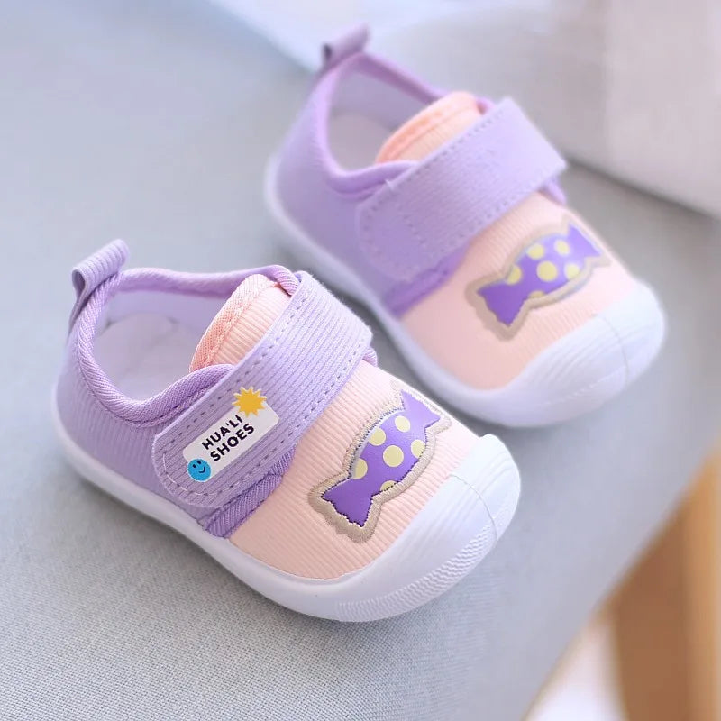 Showlu Fashion baby cartoon squeaky shoes with non-slip canvas soles, perfect first walkers for toddlers.