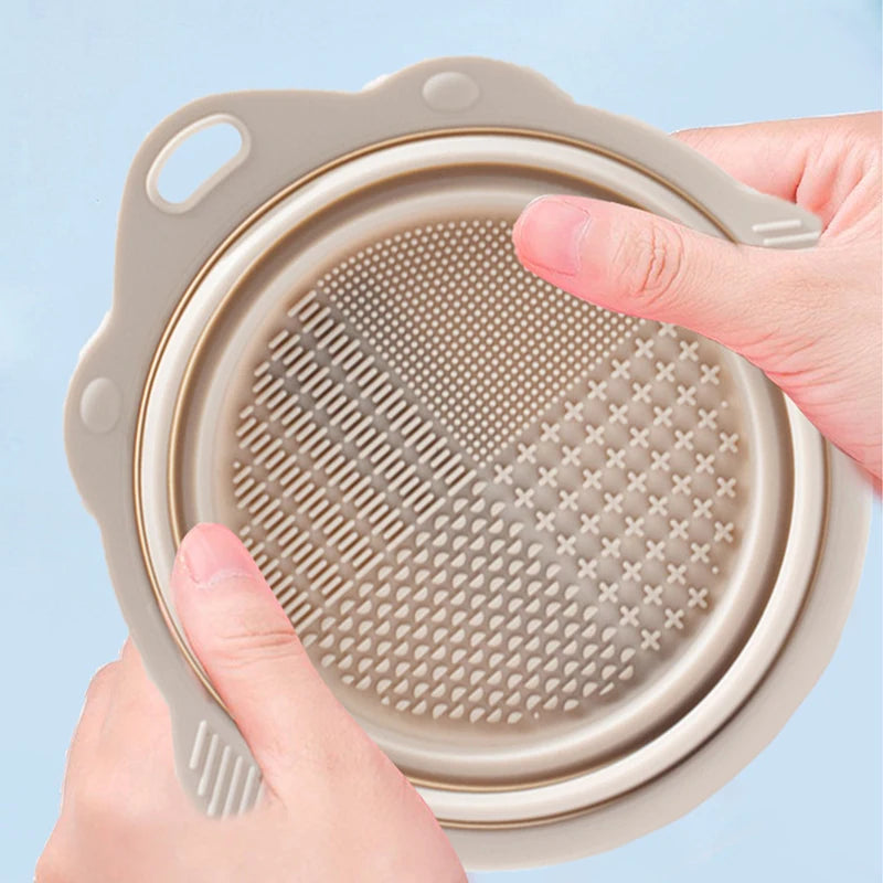 Showlu Smart General silicone makeup brush cleaner pad with textured surface for gentle, effective brush cleaning.