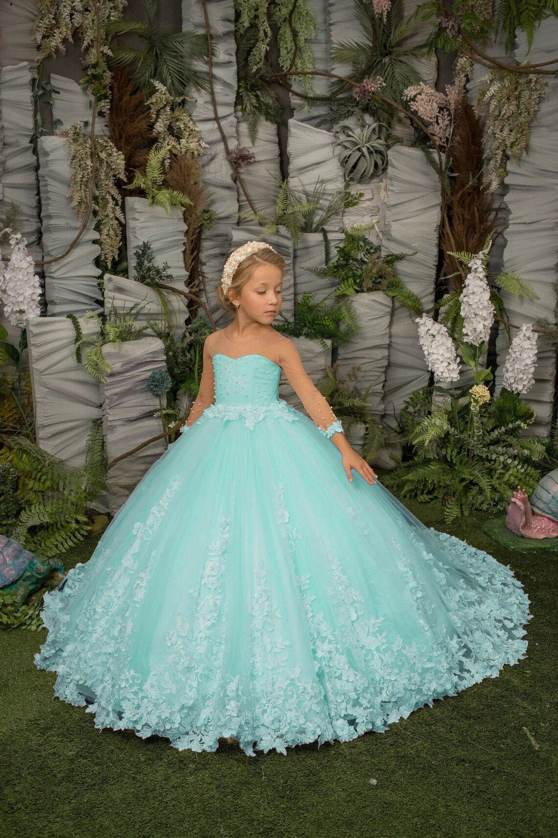 Flower girl dress by Showlu Fashion with floral lace appliqué, children's wedding gown, princess style, perfect for first communion or parties.
