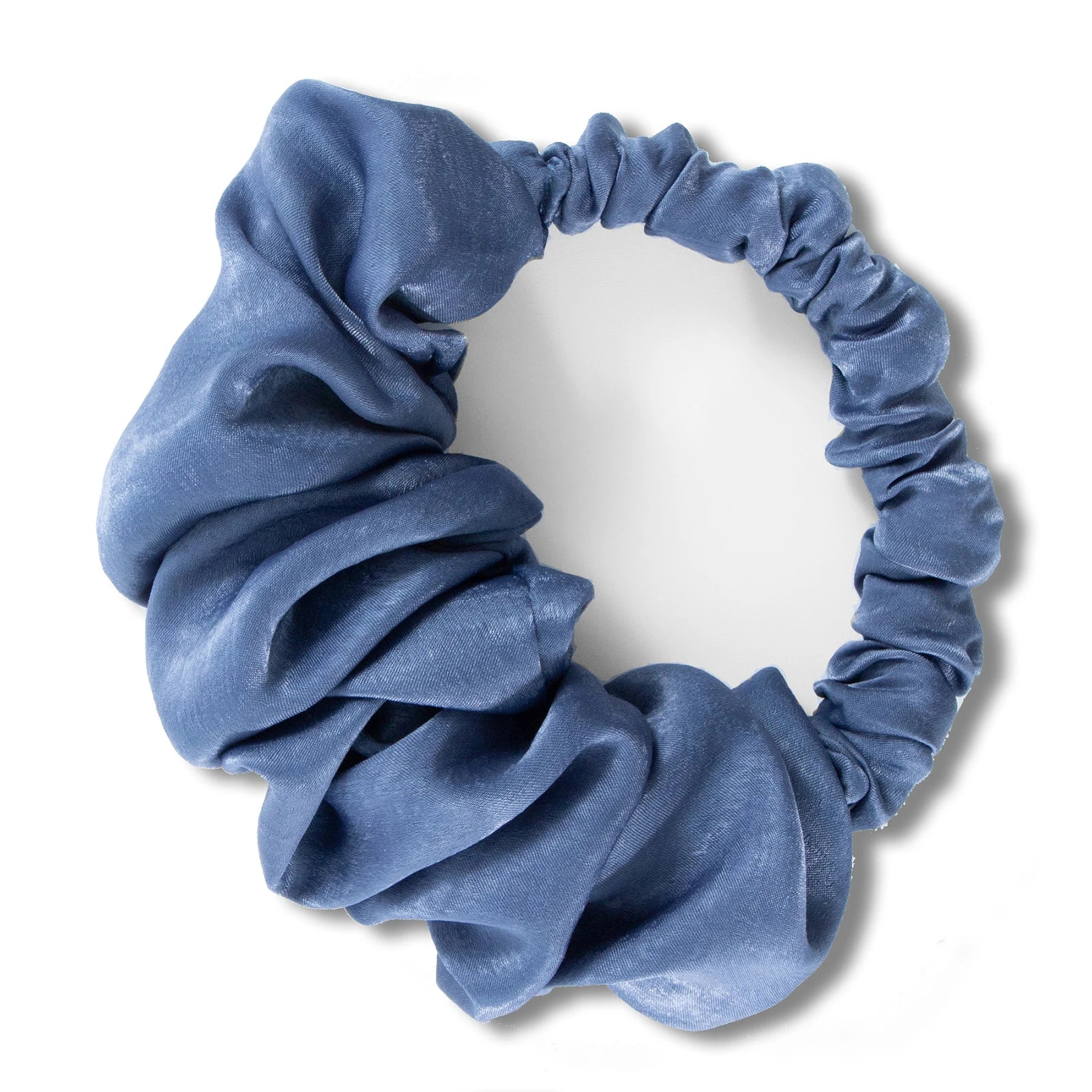 Showlu Smart General heatless hair curling ribbon wrapped around hair for effortless, natural-looking curls.