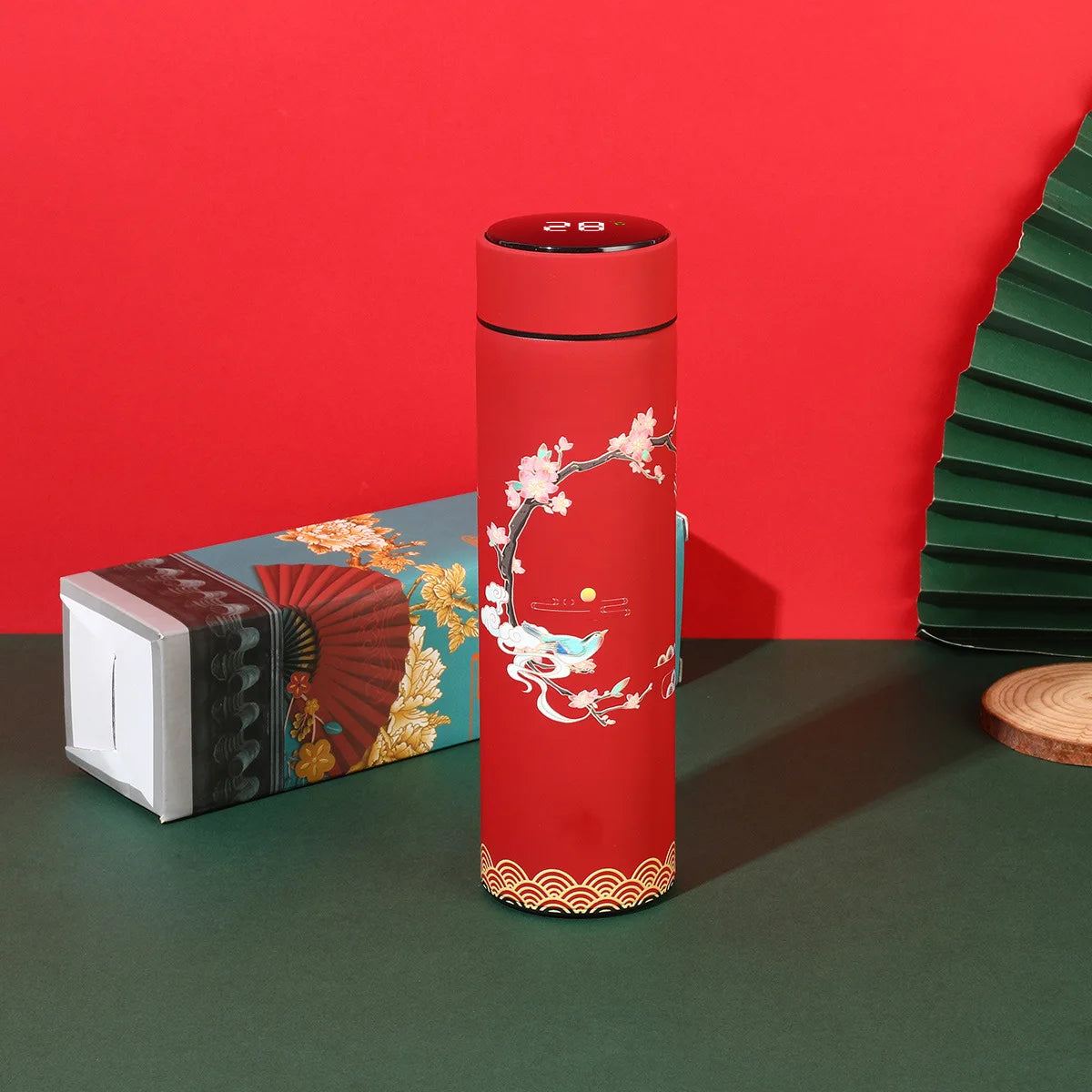 Stainless steel vacuum thermos bottle by Showlu Smart General with a sleek, insulated design for hot and cold beverages.
