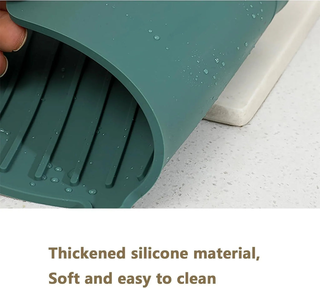 Showlu Smart General silicone faucet splash guard attached to a kitchen sink to prevent water splashes during use.