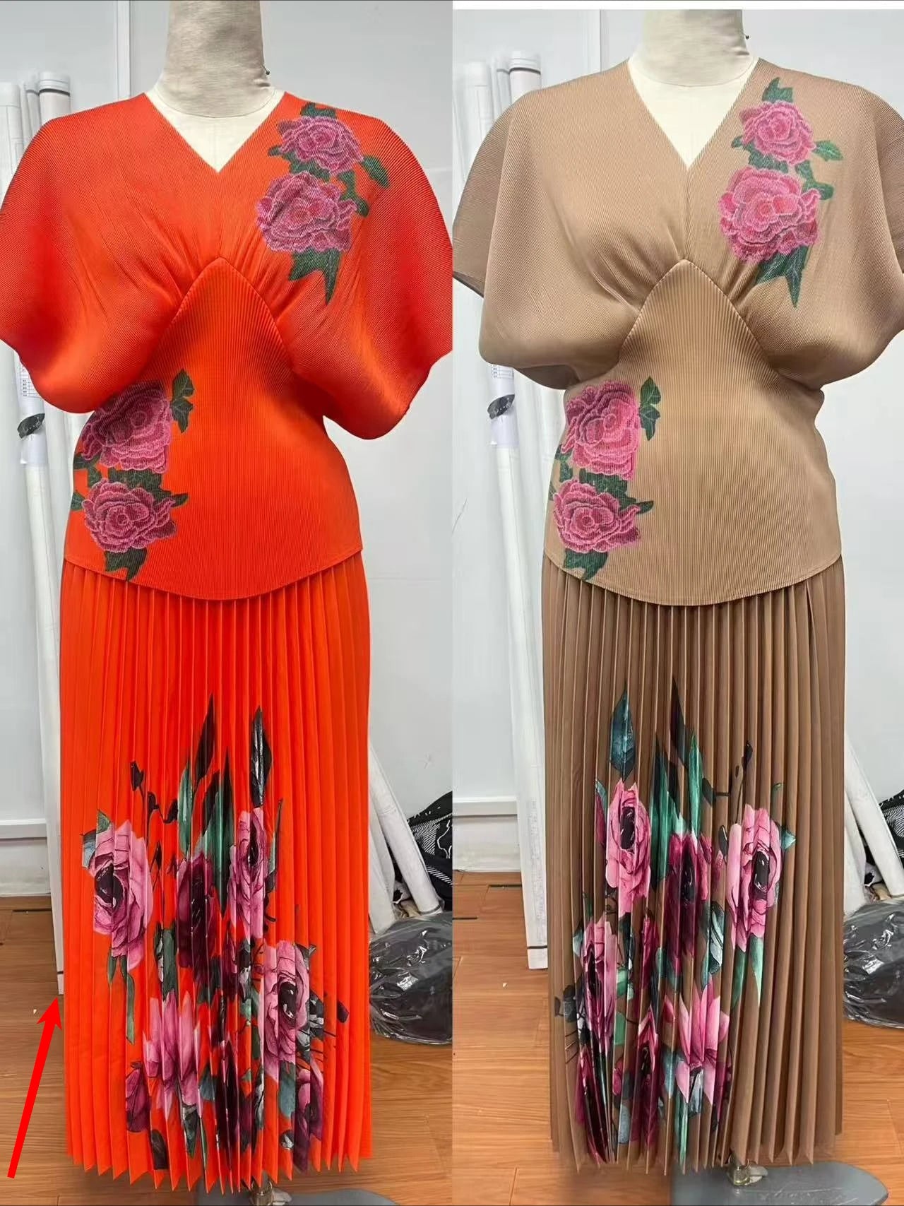 Showlu Fashion women's V-neck short sleeve pleated 2-piece set with printed high waist skirt, elegant evening dress ensemble.