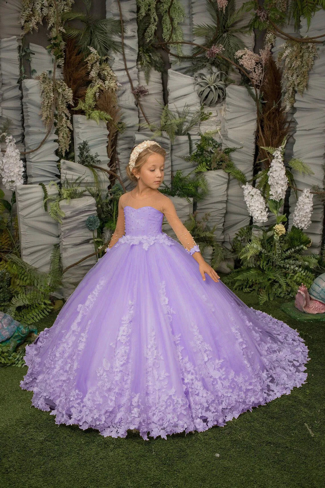 Flower girl wedding dress with floral lace appliqué for children, featuring a princess style and elegant design for special occasions.