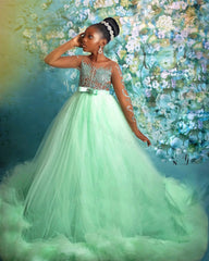Elegant Green Pageant Dresses Customized Bead Long Sleeves Children Birthday Gowns Puffy Tiered Ruffles Girls Photoshoot Dresses