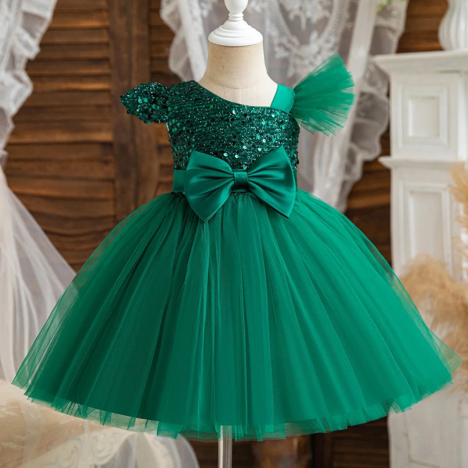 Toddler girl princess dress with sequined lace bodice and tulle skirt, ideal for birthdays or baptisms, by SHOWLU FASHION STORE.