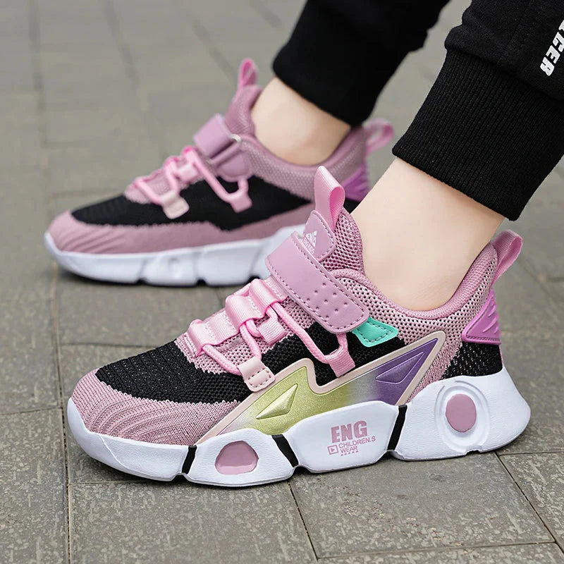 SHOWLU Girls' mesh breathable sports shoes for leisure walking, featuring lightweight design and comfortable sneakers.