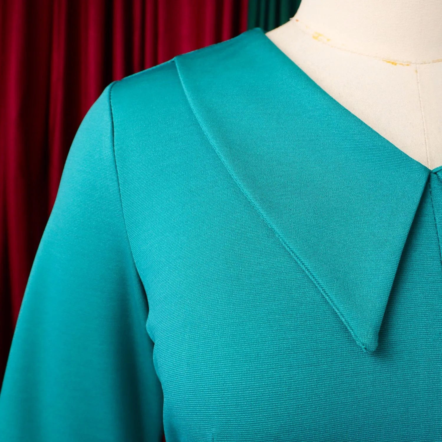 Elegant office dress for women, V-neck, half sleeves, belt waist, pleated mid-calf length, suitable for professional work settings.