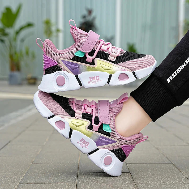 SHOWLU Girls' mesh breathable sports shoes for leisure walking, featuring lightweight design and comfortable sneakers.