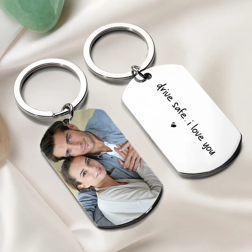 Personalized couple keychain with custom photo from Showlu Smart, featuring a photo of two people engraved on a metal keyring.