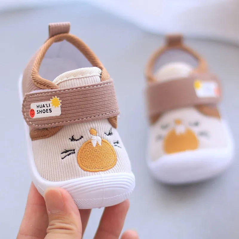 Showlu Fashion baby cartoon squeaky shoes with non-slip canvas soles, designed for first walkers, featuring colorful cartoon designs.