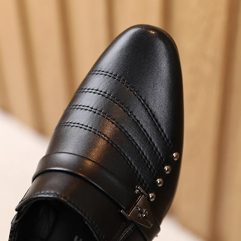 Black leather boys' shoes in British style, casual white children's shoes, showing the sleek design and comfortable fit.