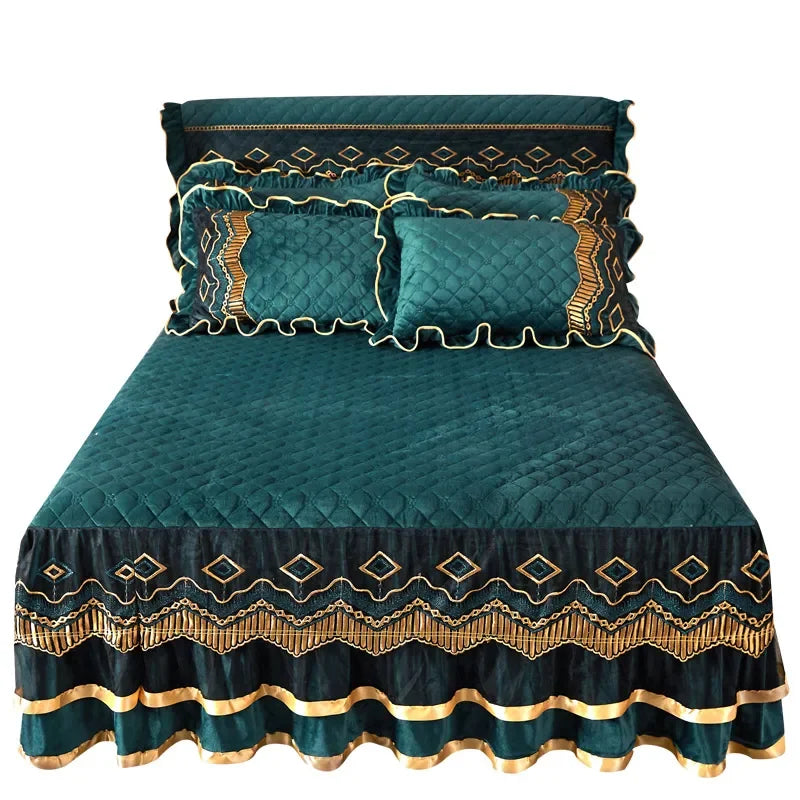 AI WINSURE-European Lace Velvet Bedspreads Quilted, King Size, Luxury, Retro Soft Bedskirt Set, with 2 Pillow Shams, Queen