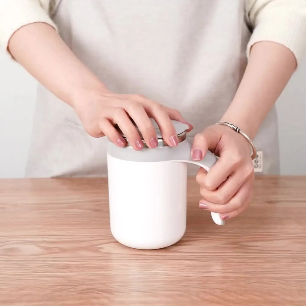 SHOWLU rechargeable stainless steel automatic stirring coffee mug with a sleek design and built-in motor for easy mixing.