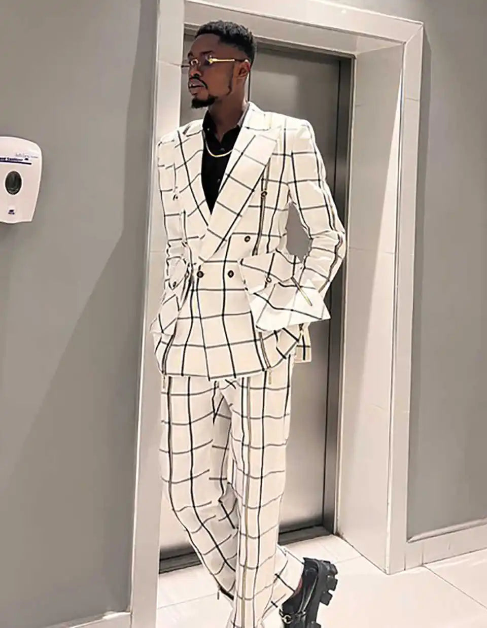SHOWLU FASHION STORE men's double-breasted check tuxedo 2-piece suit set, formal wedding attire with tailored fit and classic style