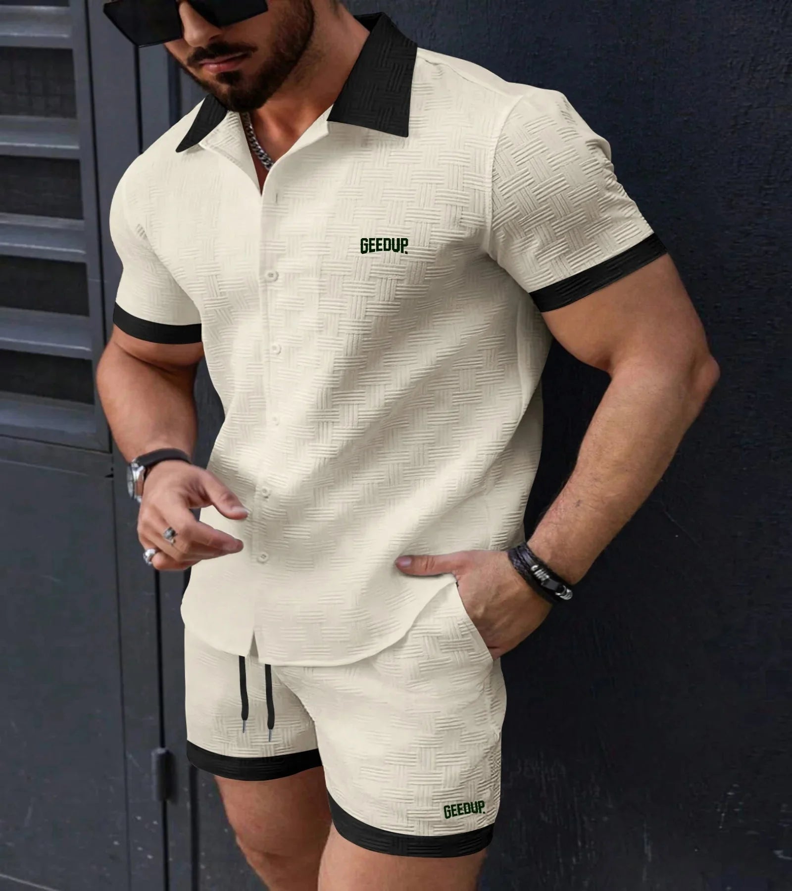 Men's casual two-piece summer beach suit by BOILEN HENG XIN, made of polyester, shown in a relaxed beachwear style.