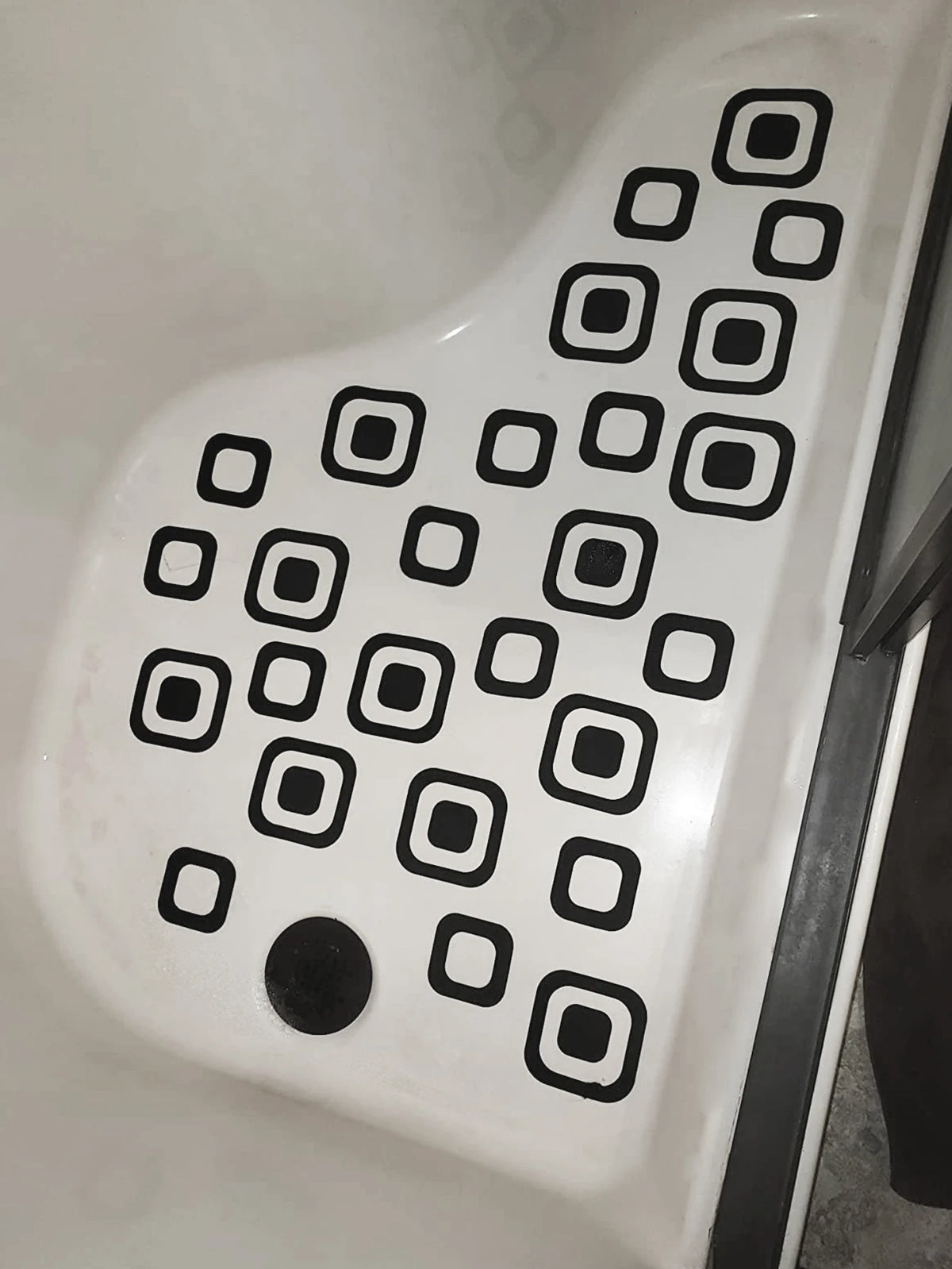 Showlu Smart General anti-slip bath stickers on a bathtub surface, providing safety and traction in a bathroom setting.