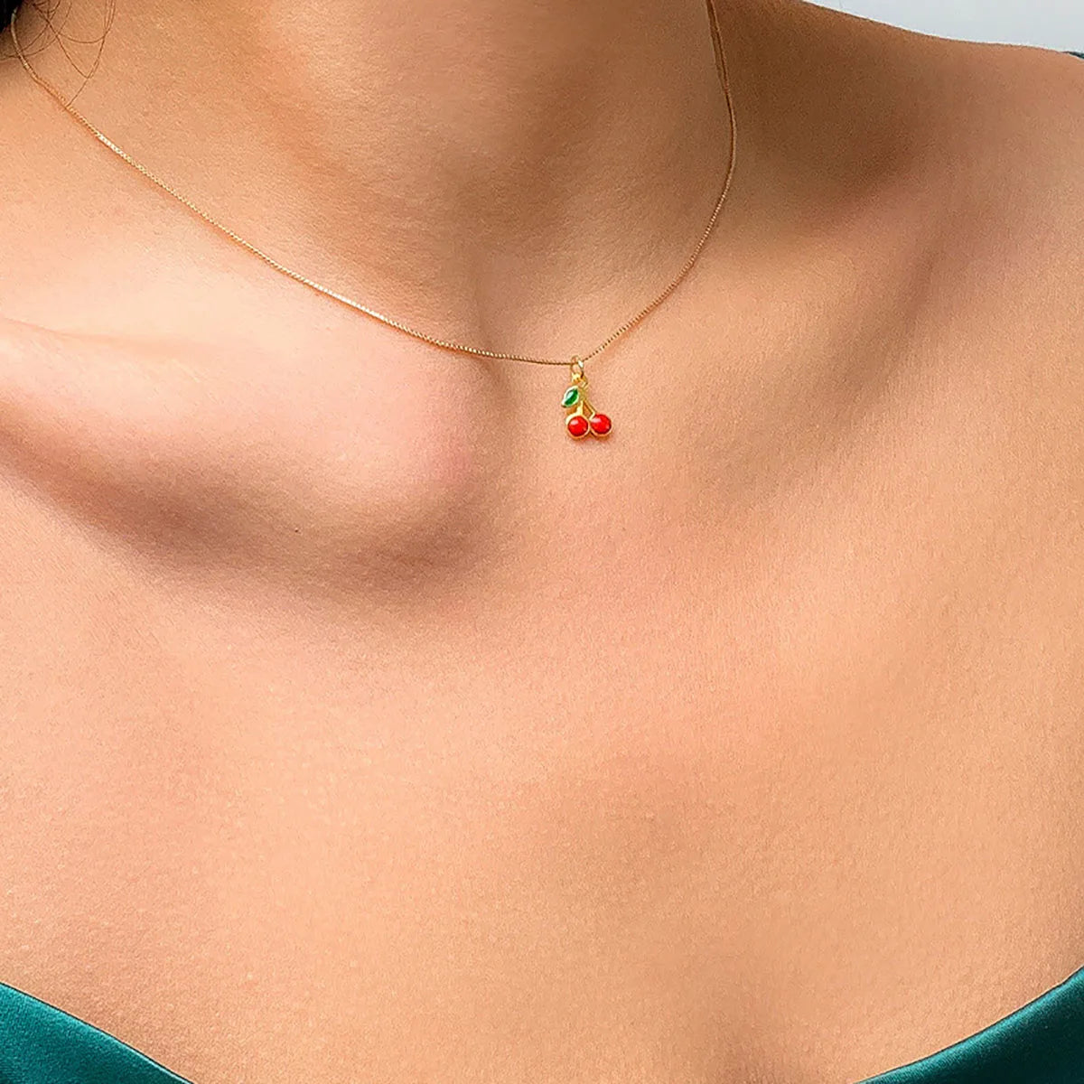 Gold-colored Boho sweet simple clavicle necklace with cherry pendant, romantic jewelry for women and girls.