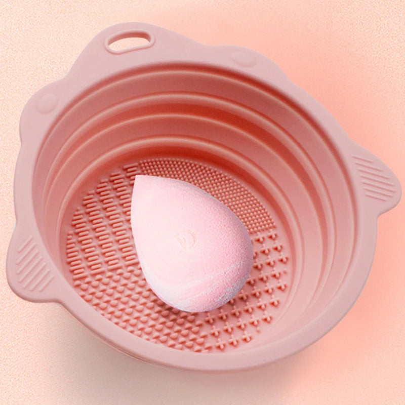Showlu Smart General silicone makeup brush cleaner pad with textured surface for easy brush cleaning and maintenance.