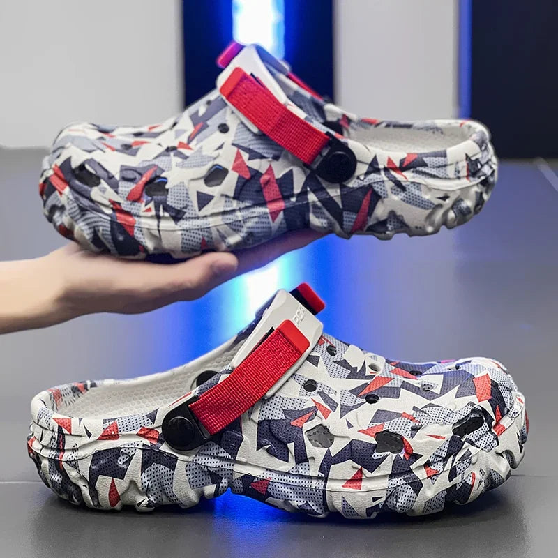 Men's camouflage garden clogs and slippers with flat soles, outdoor flip flops, and casual slip-on design for home or outdoor wear.