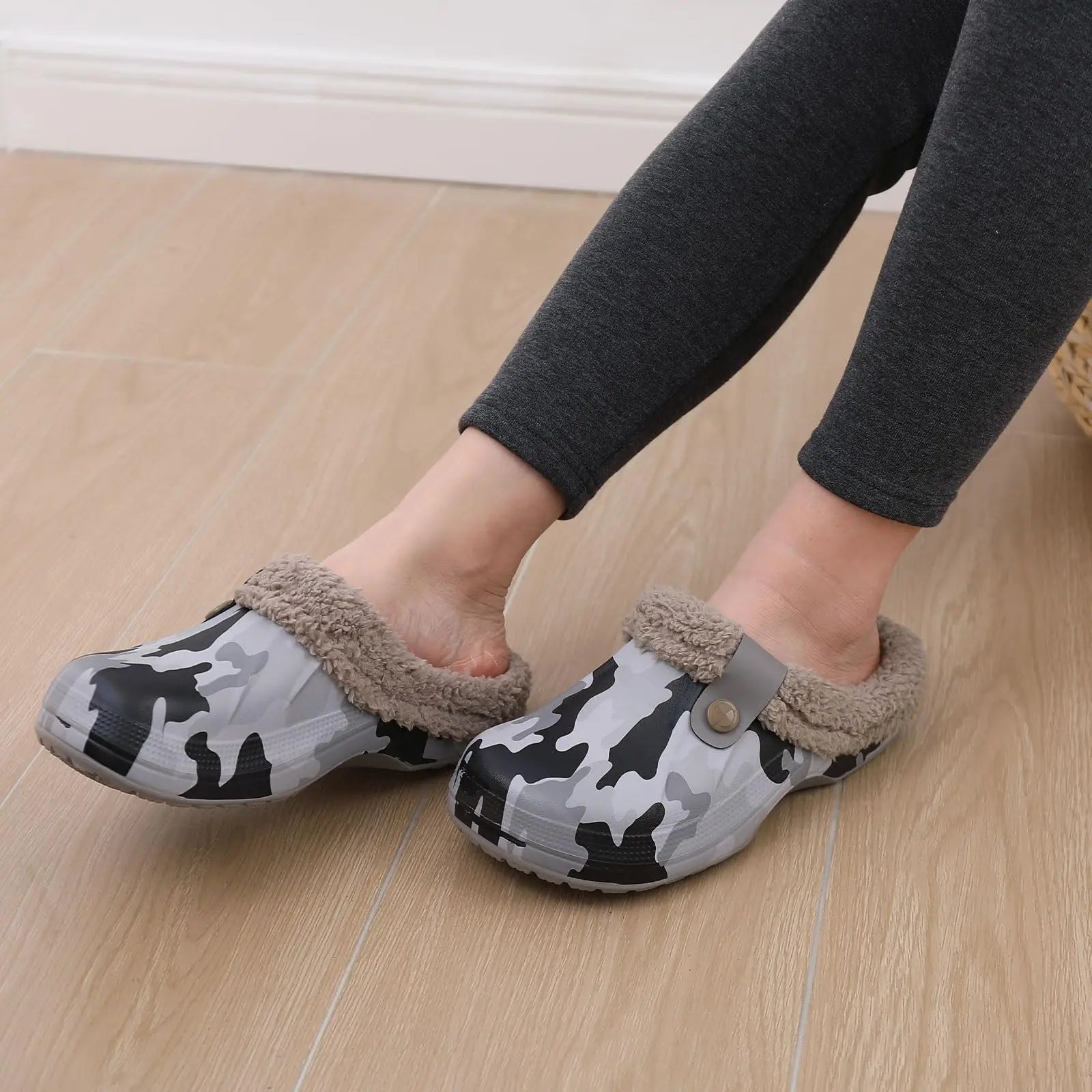 Showlu Fashion Shevalues fuzzy men's clogs slippers with waterproof fur lining, anti-slip soles, perfect for winter indoor and garden wear.
