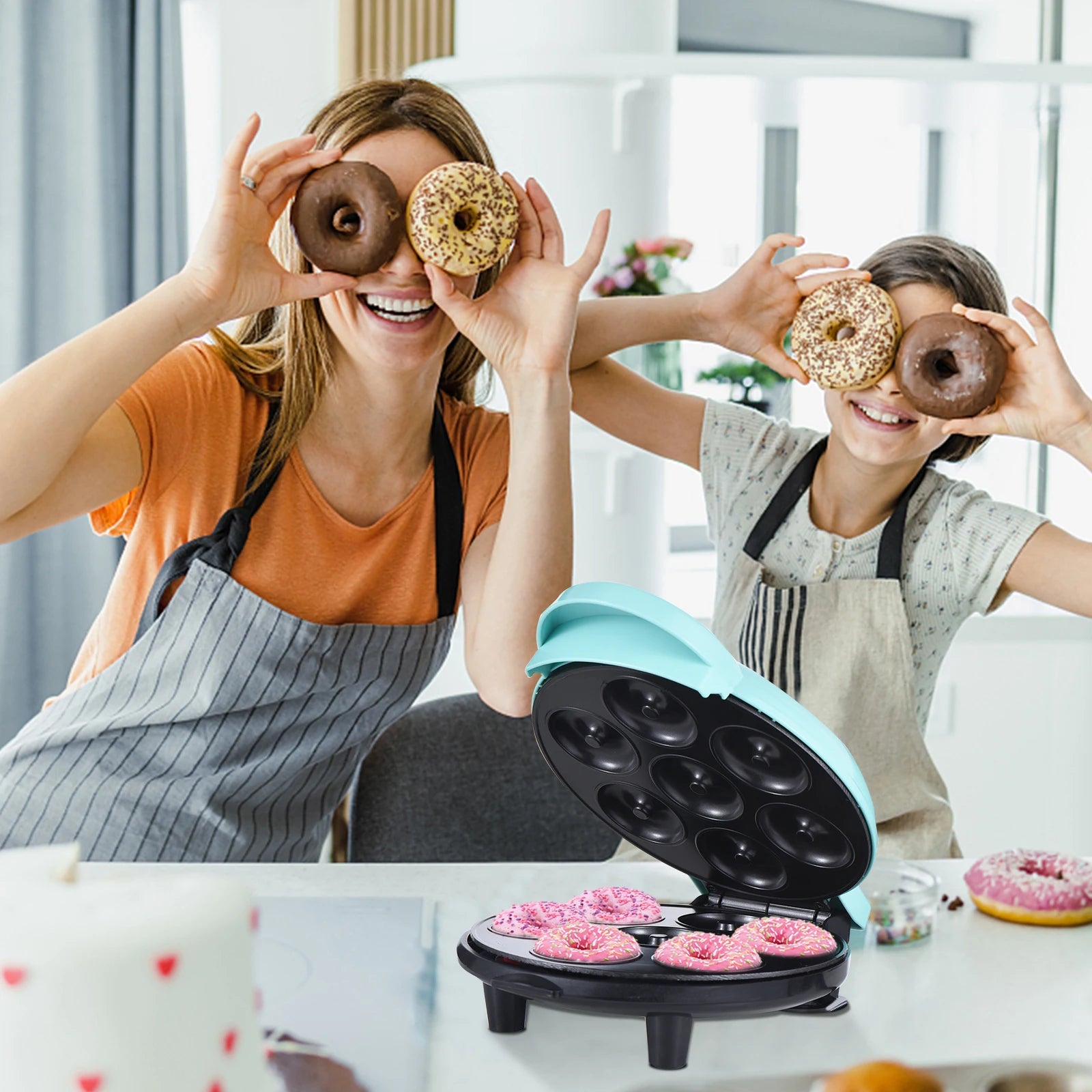 Showlu Smart General Homgeek 7-Hole Mini Donut Maker 700W with non-stick surface and compact design for quick, delicious homemade donuts.