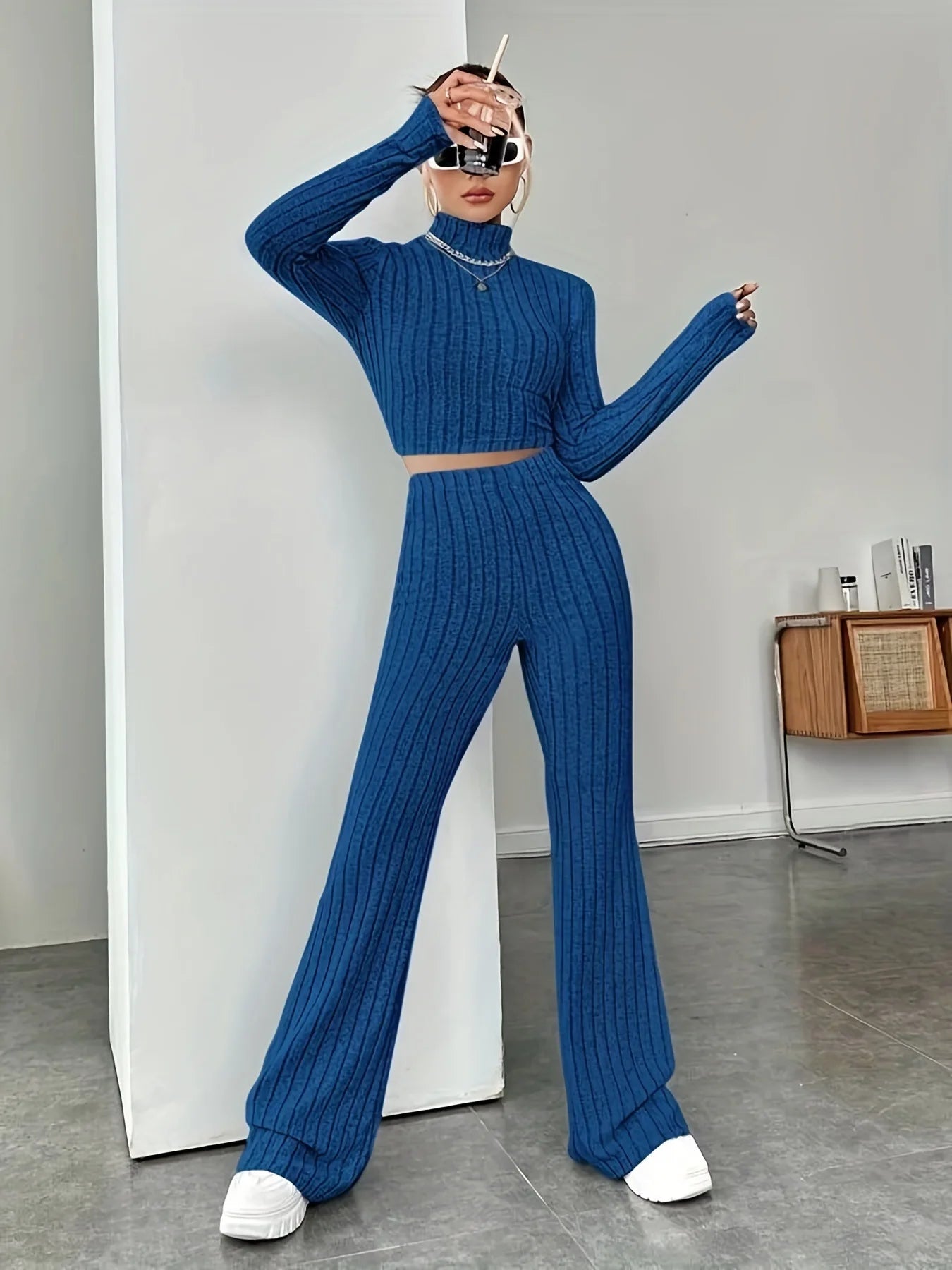 Autumn knitted two-piece women's bodycon suit with long sleeves, crop top, and flare pants in vintage Y2K style.