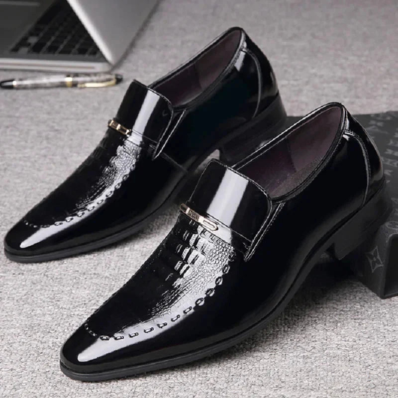 SHOWLU men's patent leather Oxford shoes with height-increasing formal loafers, polished black finish, classic lace-up design.
