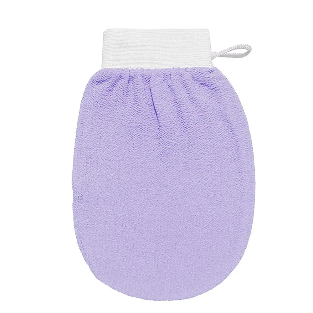 Showlu Smart General exfoliating bath scrub glove with textured surface for gentle skin exfoliation and cleansing.