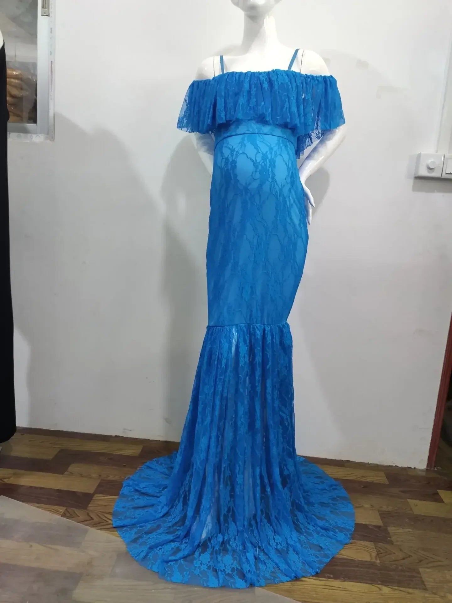 SHOWLU Maternity lace flysleeve chiffon dress for photo shoots, featuring elegant design and flowing fabric, perfect for expecting mothers
