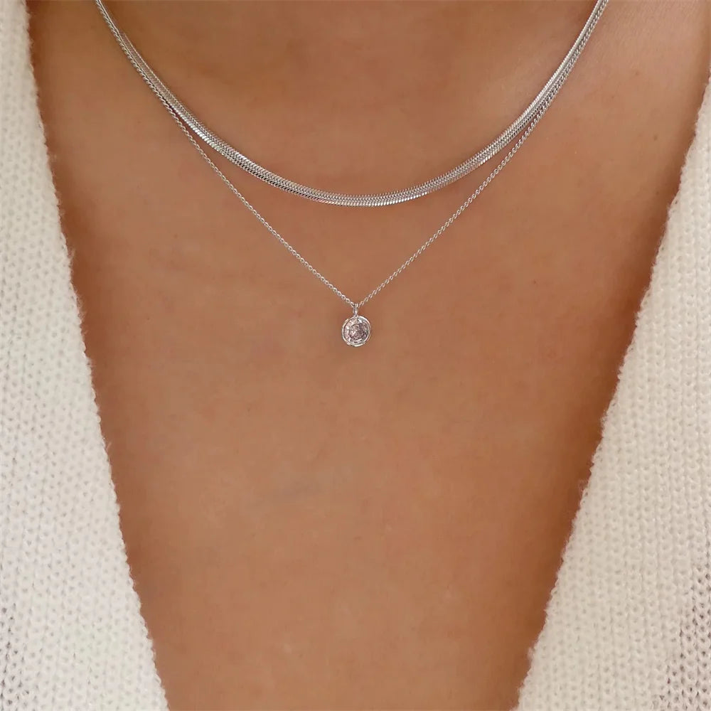 Elegant vintage pearl pendant necklace for women, featuring a gold multi-layer chain choker with round pendant jewelry.