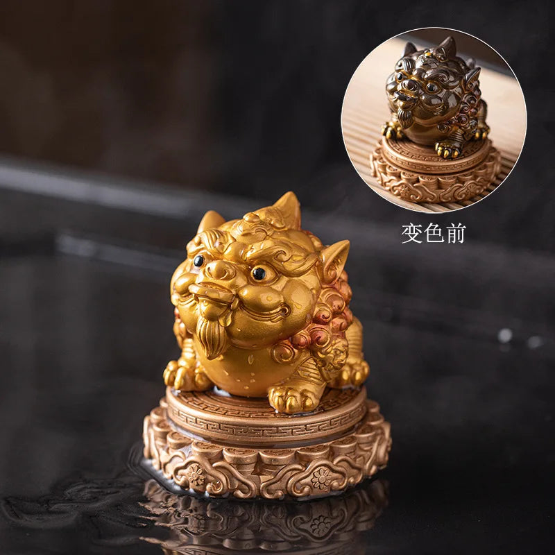 Color-changing Pixiu tea pet decoration for Kung Fu tea sets, brings fortune and adds charm to tea ceremony displays.