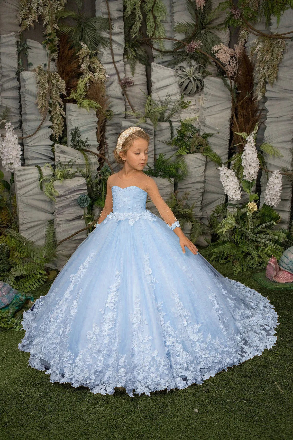 Flower girl dress by Showlu Fashion featuring floral lace applique, perfect for children’s weddings, parties, and first communion.
