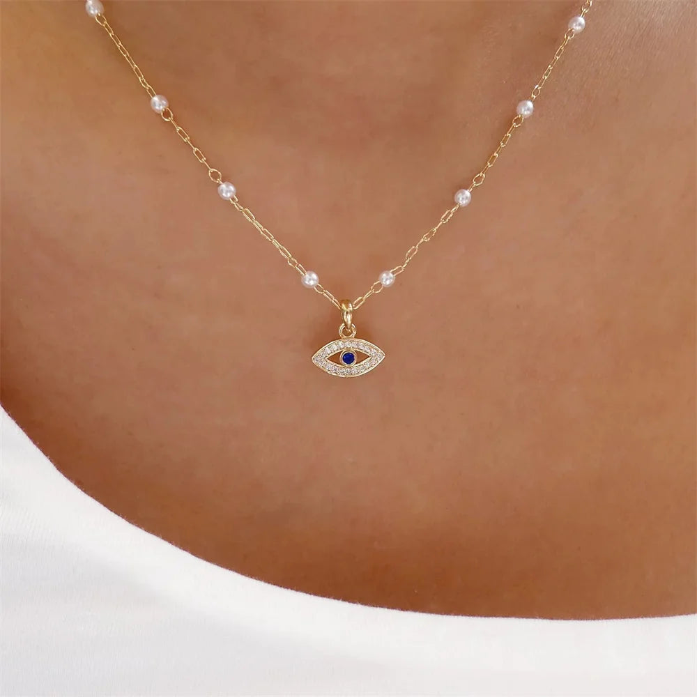 Elegant vintage pearl pendant necklace for women, featuring multi-layer gold chain choker jewelry with round pendant design.