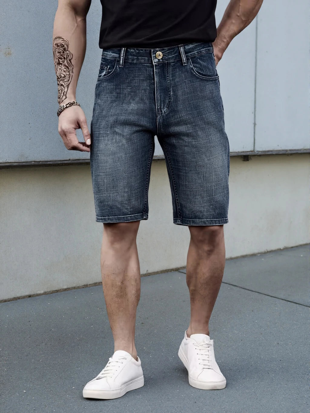 Slim fit men's denim shorts in classic style, Showlu Fashion, featuring stretch fabric, casual summer design, size 40.