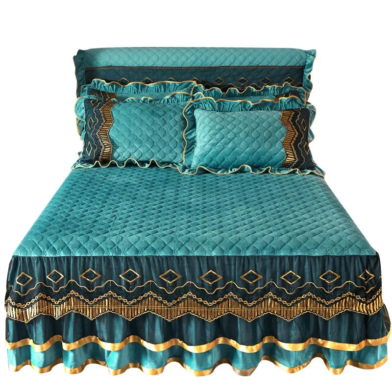AI WINSURE-European Lace Velvet Bedspreads Quilted, King Size, Luxury, Retro Soft Bedskirt Set, with 2 Pillow Shams, Queen